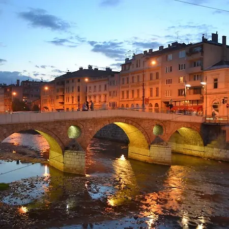 דירה Ferhadija A&e סראייבו